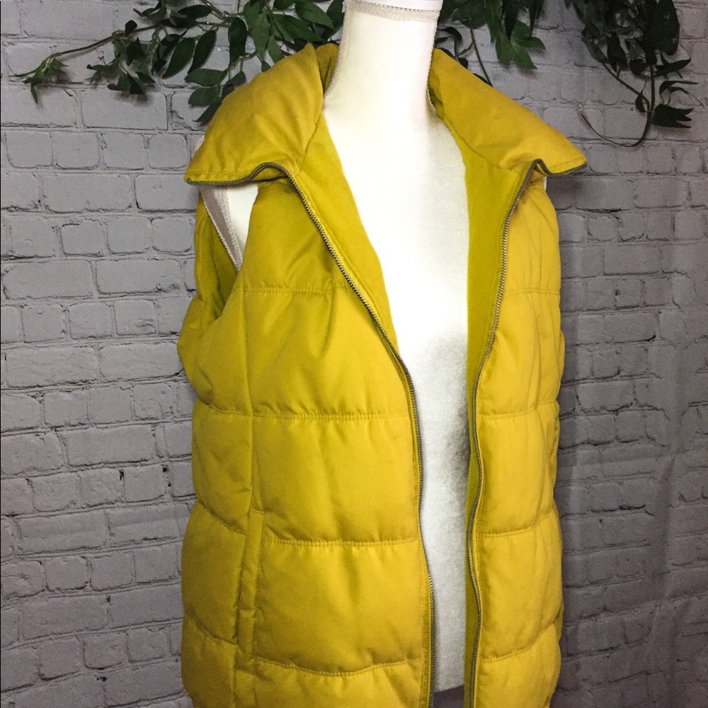 💕Old Navy Women’s Yellow Puffer Vest